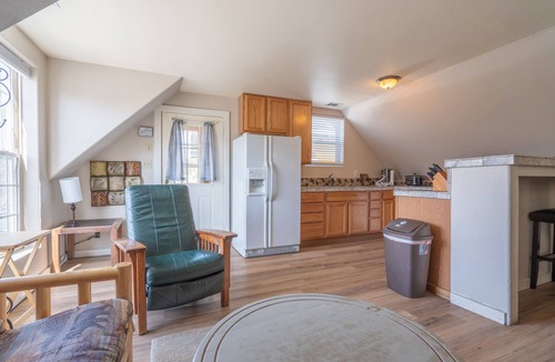 June Lake Apartment | Cozy apartment located on Main St. June Lake