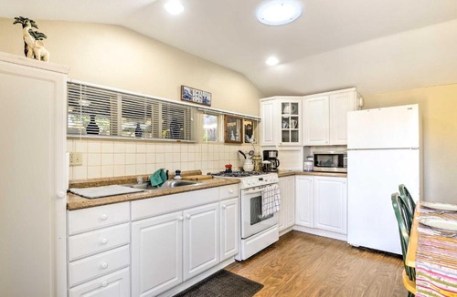 Arroyo Grande House | Cozy Arroyo Grande Cottage with Patio and Grill!