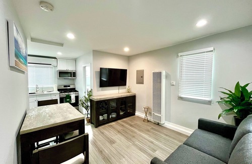 Norwalk House | Cozy Back House near Los Angeles