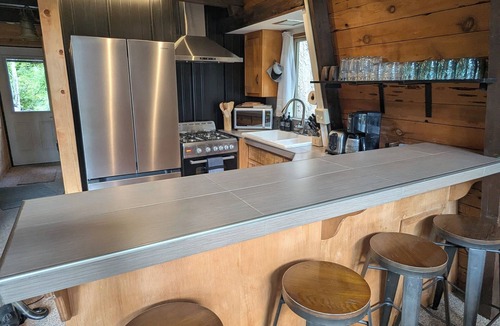 Truckee House | Cozy cabin across the street from Donner Lake