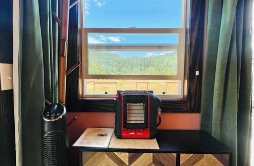 Alvadore House | Cozy Cabin at The Good Farm