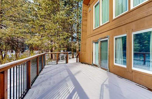 Serene Lakes House | Cozy cabin in the heart of nature with wood fireplace deck & loft