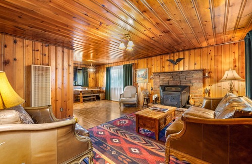 Mountainaire Cabin | Cozy Cabin in the Pines w/Grill & Outdoor Dining