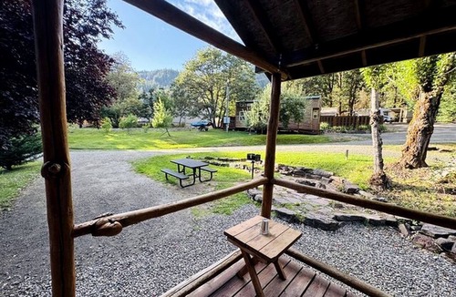 Idleyld Park Cabin | Cozy Cabin near Trailheads and Waterfalls in the Umpqua National Forest, Oregon