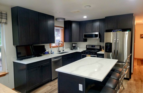 Ronald House | Cozy Cabin with hot tub, Sauna & outdoor kitchen!