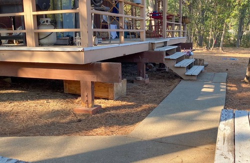 Callahan House | Cozy Callahan Cabin Full Bed Studio + Wifi Siskiyou County Mt. Shasta Yreka