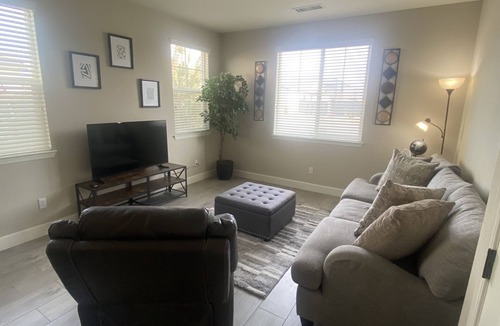 Sparks House | Cozy Casita located in Sparks