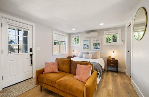 Central Oregon House | Cozy Casita - Minutes to Autzen & Downtown home