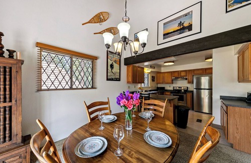 Tahoe Tyrol House | Cozy Chalet Retreat in South Lake Tahoe - Near Heavenly Ski Resort mv12