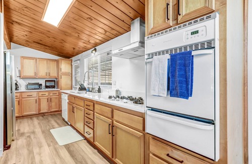 La Habra House | Cozy Charm! Fully Furnished Retreat OC + LA