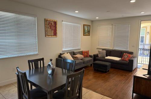 Newark Apartment | Cozy Charm Newark Retreat with Free Wifi and AC