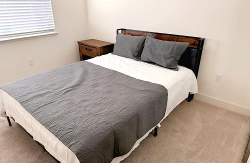 Newark Apartment | Cozy Charm Newark Retreat with Free Wifi and AC
