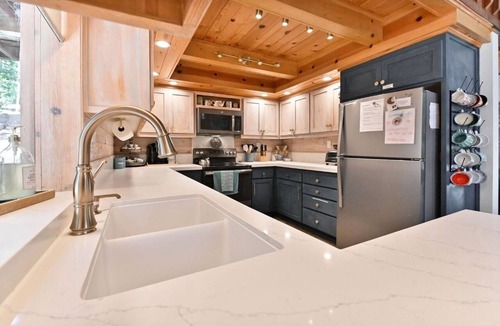Camp Connell Cabin | Cozy Chic Chalet - Enchanting Family Retreat w/Hot Tub & Surprises! Dog Friendly