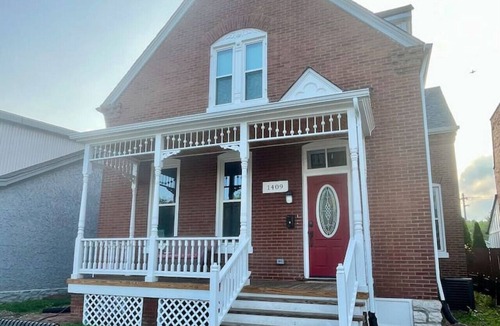 St. Charles Apartment | Cozy Clark Suite in Frenchtown
