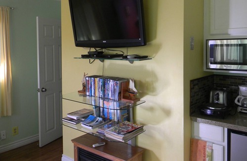 Bay Ho Cottage | Cozy Clean Quiet One-Bedroom Cottage, Sleeps 4, Short Drive To All SD Attraction