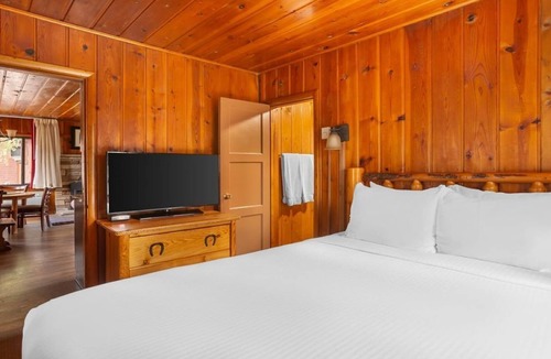 Kohls Ranch Resort | Cozy Condo at Base of Mogollon Rim w/Fireplace, WiFi & Resort Pool