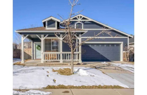 Reno Cottage | Cozy Cottage 12 Miles to Skiing - Hot tub!