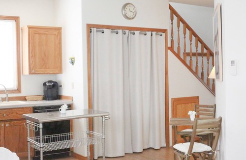 Newberg Cottage | Cozy Cottage settled in the heart of beautiful Yamhill Valley wineries.
