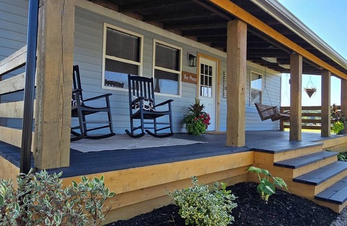 Raymond House | Cozy Cottage situated on 12 acres in the peaceful countryside in Richwood Ohio