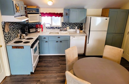 La Pine House | Cozy cottage with river access and great outdoor adventures