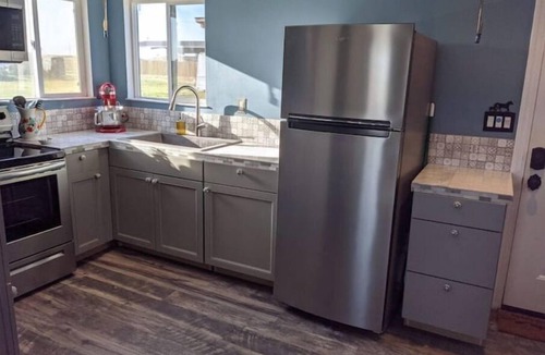 Turlock House | Cozy Country Cottage- a farm experience, yet close to town