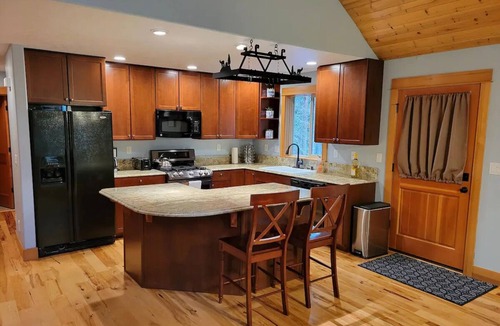 Detroit Cabin | Cozy Detroit Cabin