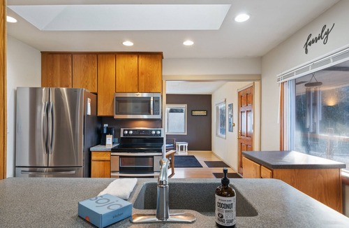 Carver House | Cozy, dog-friendly home across from Lacamas Lake with easy trail access. Enjoy a private hot tub, fire pits, and peaceful surroundings. Great layout with basement and loft spaces for families or groups.