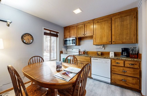 Sunriver House | Cozy Dog-Friendly Home with Private Hot Tub, Four SHARC Passes, Close to Village