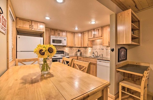 Mammoth Lakes House | Cozy Family Condo in Mammoth Lakes w/Balcony