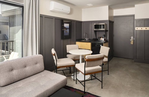 Lakeside Park Hotel | Cozy Family Escape w/Hot Tub, Pool, & Mountain Views | 2 Units