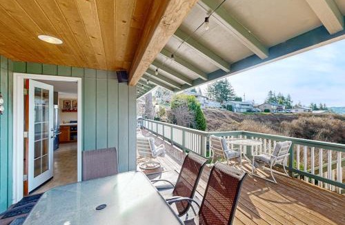 Reedsport House | Cozy family-friendly home with game room valley views private hot tub grill