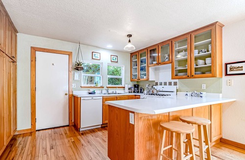 Trinidad House | Cozy farmhouse with firepit, deck, BBQ, shared game room, & animals
