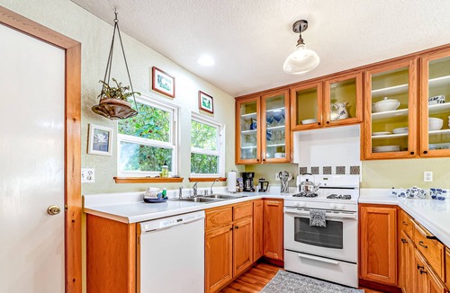 Trinidad House | Cozy farmhouse with firepit, deck, BBQ, shared game room, & animals