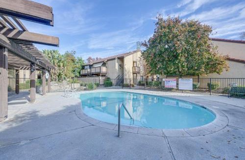 Fresno House | Cozy Fresno Condo w/Balcony & Pool Access