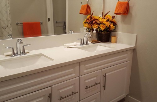 Berryessa Condo | Cozy Furnished Bedroom with Private Hallway Bath in North San Jose 北聖何西寬敞整洁大臥室