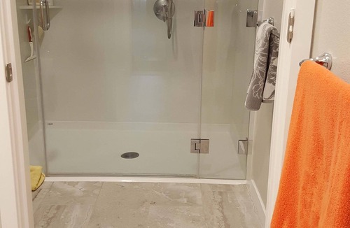 Berryessa Condo | Cozy Furnished Bedroom with Private Hallway Bath in North San Jose 北聖何西寬敞整洁大臥室