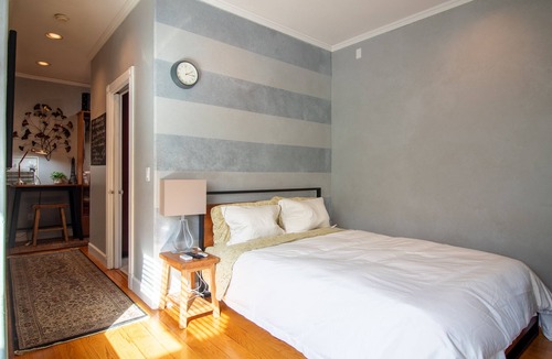 Whittier House | Cozy Guest House with Patio