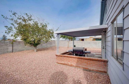 North Las Vegas Apartment | Cozy home! 16 Min away from strip and fremont