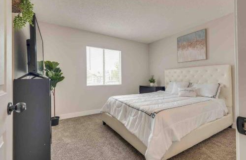 North Las Vegas Apartment | Cozy home! 16 Min away from strip and fremont