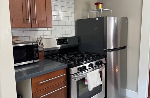 North Oak Park Apartment | Cozy home away from home