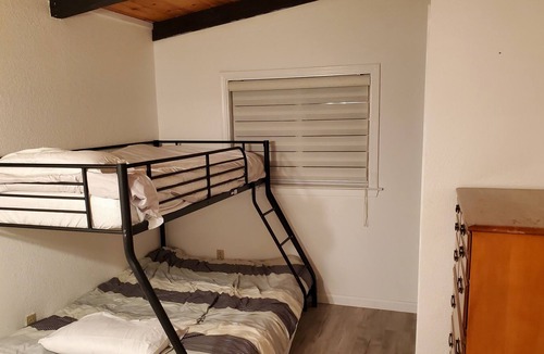 Willow Creek House | Cozy home with pool, next to golf course, 5 min from the river