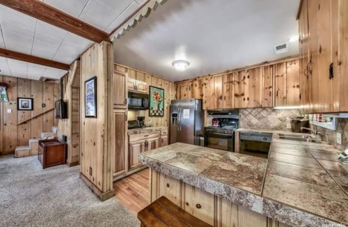 Sierra Tract House | Cozy Home with Hot Tub minutes from skiing and the lake!