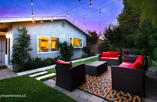 Fountain Valley House | Cozy Hot Tub Home - Disneyland | Beaches | BBQ | Backyard Lounge w/ Lights