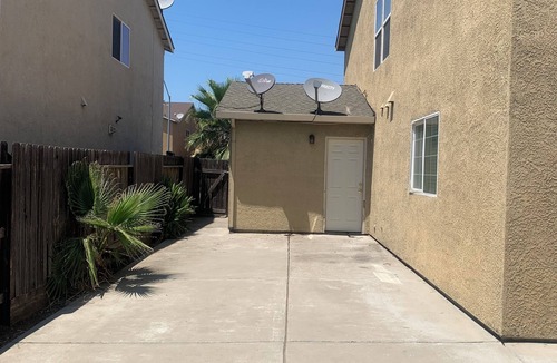 Merced House | Cozy house in lovely Merced with AC, WiFinNear Merced Mall and UC Merced