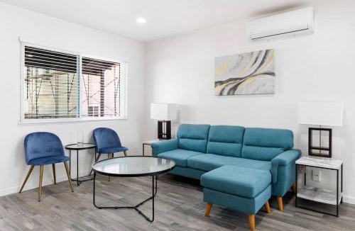 Los Angeles House | Cozy House Minutes from Downtown