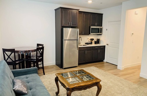 Antelope House | Cozy in law suite in Antelope with WiFi, AC, street parking, washer dryer