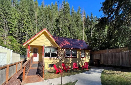 Wallace Cottage | Cozy King Street Cottage