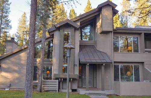 Tennis Village Condo | Cozy Lodge Condo with A/C, BBQ & Steps Away From Spa