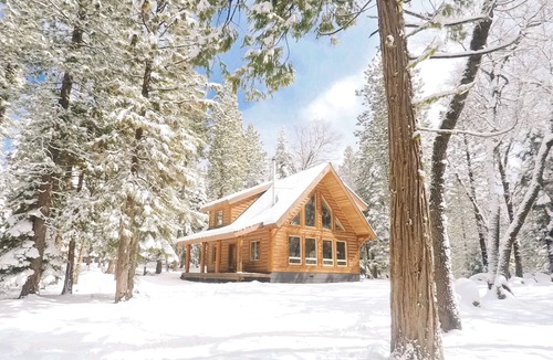 Shingletown Cabin | Cozy Log Cabin on 3 Acres Near Lassen Volcanic National Park
