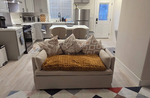 Concord House | Cozy luxury-1 bedroom guest suite in Concord -walk to BART-close to Mt Diablo.